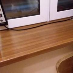Подоконник из цельноламельной лиственницы для кухни 1300х180х40 мм